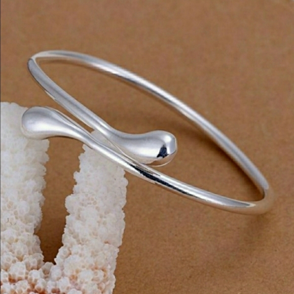 Cute Silver Necklace Bracelet Ring & Earring Set - Picture 4 of 4